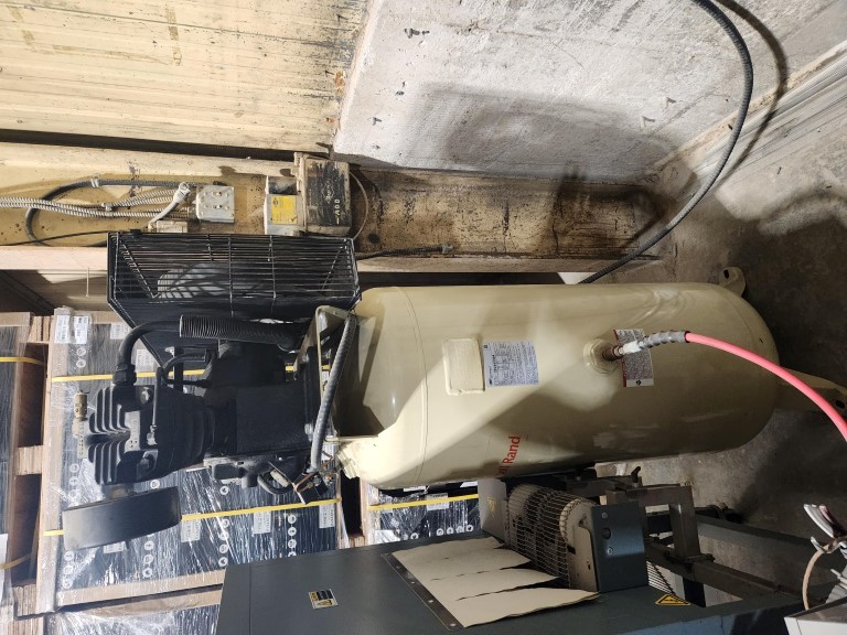 Ingersoll Rand 2340L5-V Air Compressor, Machine ID: 8949
